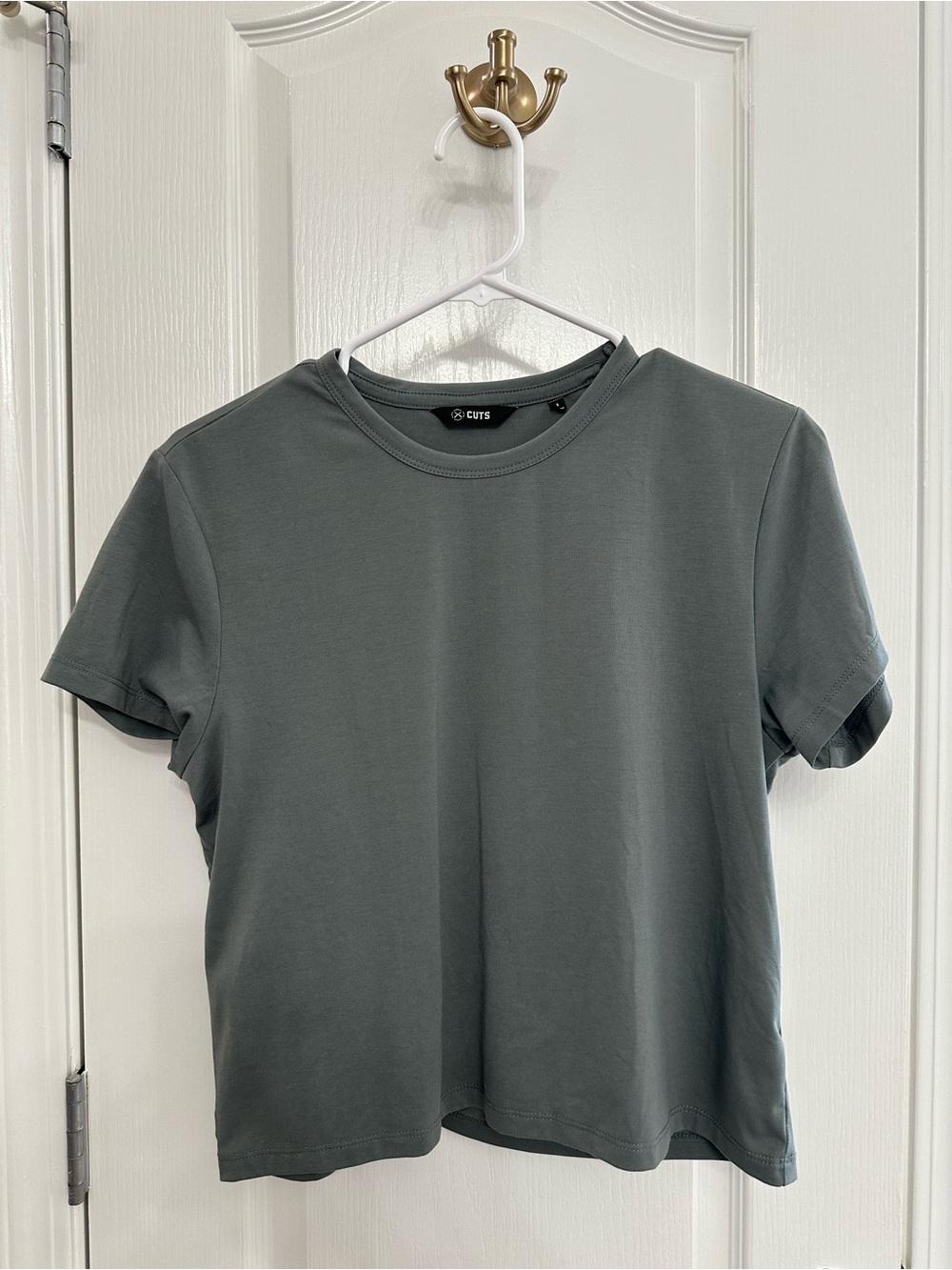Cuts Women’s Short Sleeve Crew Tee in Slate Gray